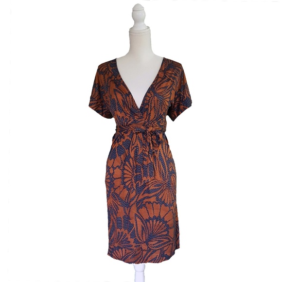 BCBGMaxAzria Dresses & Skirts - BCBGMaxAzria Womens Avery Midi Floral Knit Dress M